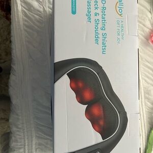 ALLOY back and shoulder massager With heat!